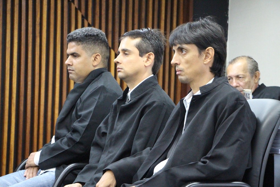 Os irmãos Baixinho Boiadeiro (meio) e Pretinho Boiadeiro (à direita) — Foto: Anderson Bambluck/Ascom MP-AL