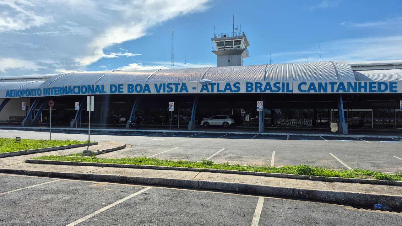 Mulher presa com 33 kg de skunk no aeroporto de Boa Vista disse à PF que transportava farinha