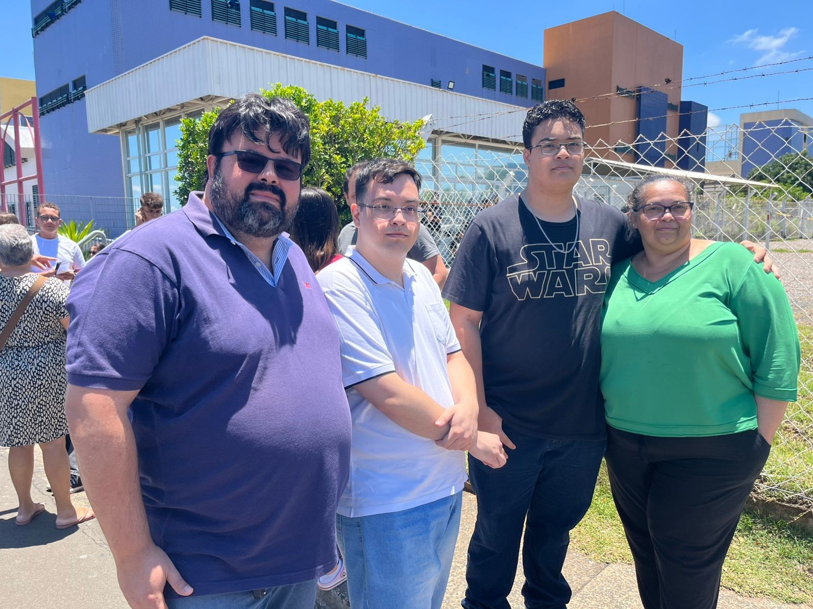 Enem em família: pai, mãe e os dois filhos fazem prova juntos no interior de SP