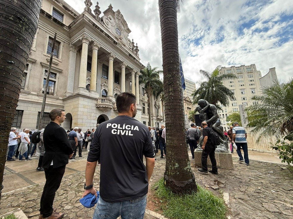 Policiais civis protestam no centro de SP por nova Lei Orgânica e reajuste salarial — Foto: William Santos/TV Globo