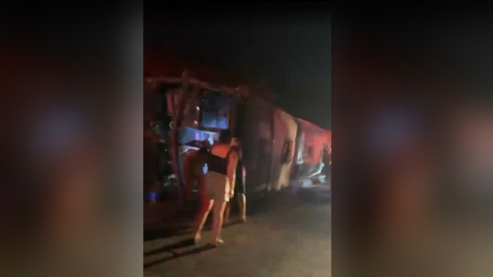 Acidente com ônibus de turismo deixa 9 mortos no Espírito Santo