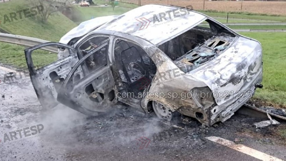 1 de 2
Motorista de carro fica gravemente ferida em um acidente na al&ccedil;a de acesso para a SP-270, em Maraca&iacute; (SP) &mdash; Foto: CCM - Artesp/Divulga&ccedil;&atilde;o