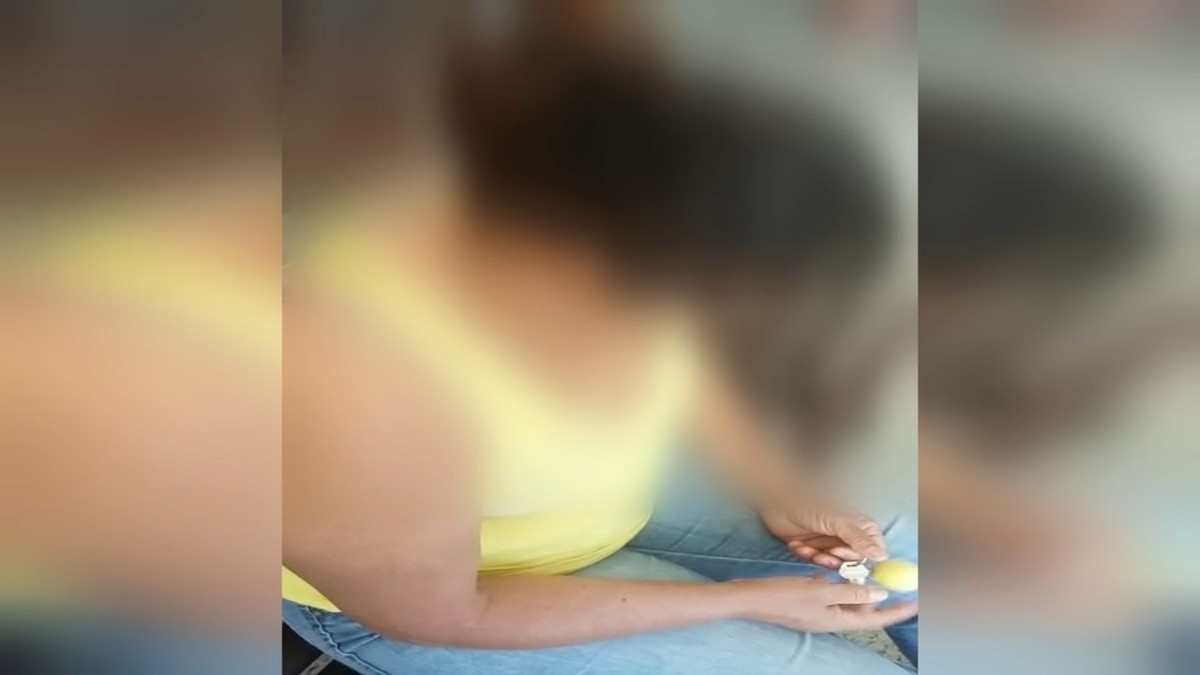 Mulher se desculpa em vídeo após comentar na internet que viaturas da PM  fossem queimadas