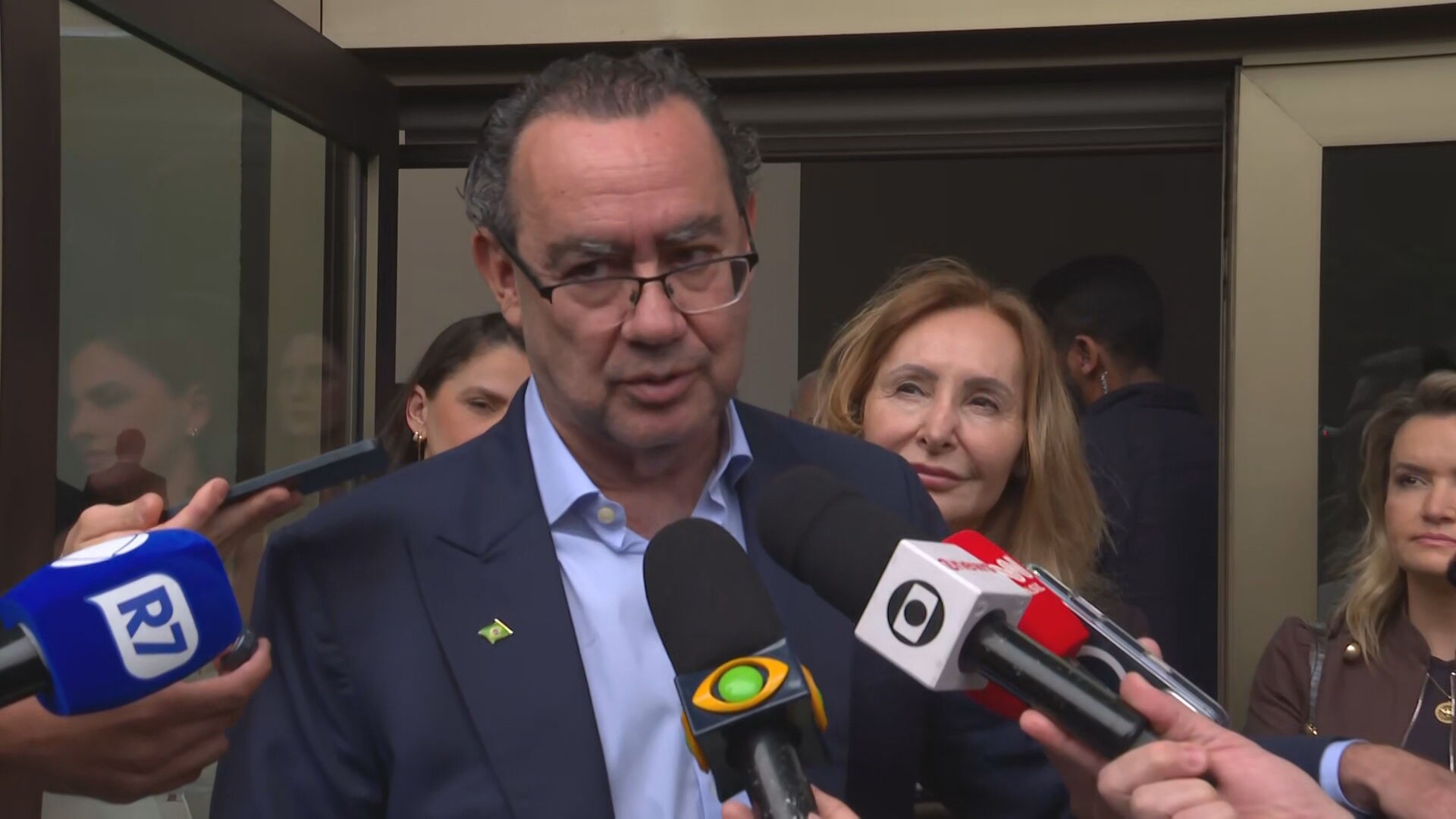 Augusto Cury diz que pode apoiar Flávio no 2º turno se ele 'provar que não tem corrupção' em Dark Horse