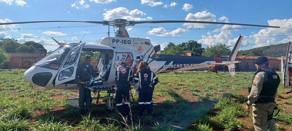 Criança será transferida de helicóptero para Montes Claros — Foto: 3ª BRAVE/PMMG