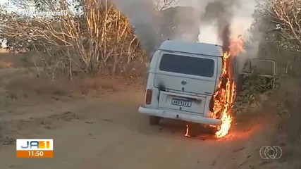 Veículo escolar pega fogo enquanto transportava alunos em Formoso do Araguaia