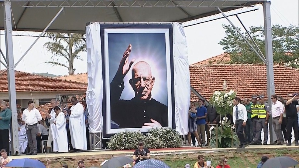 Imagem oficial do padre Donizetti foi inaugurada em Tambaú — Foto: Rede Vida