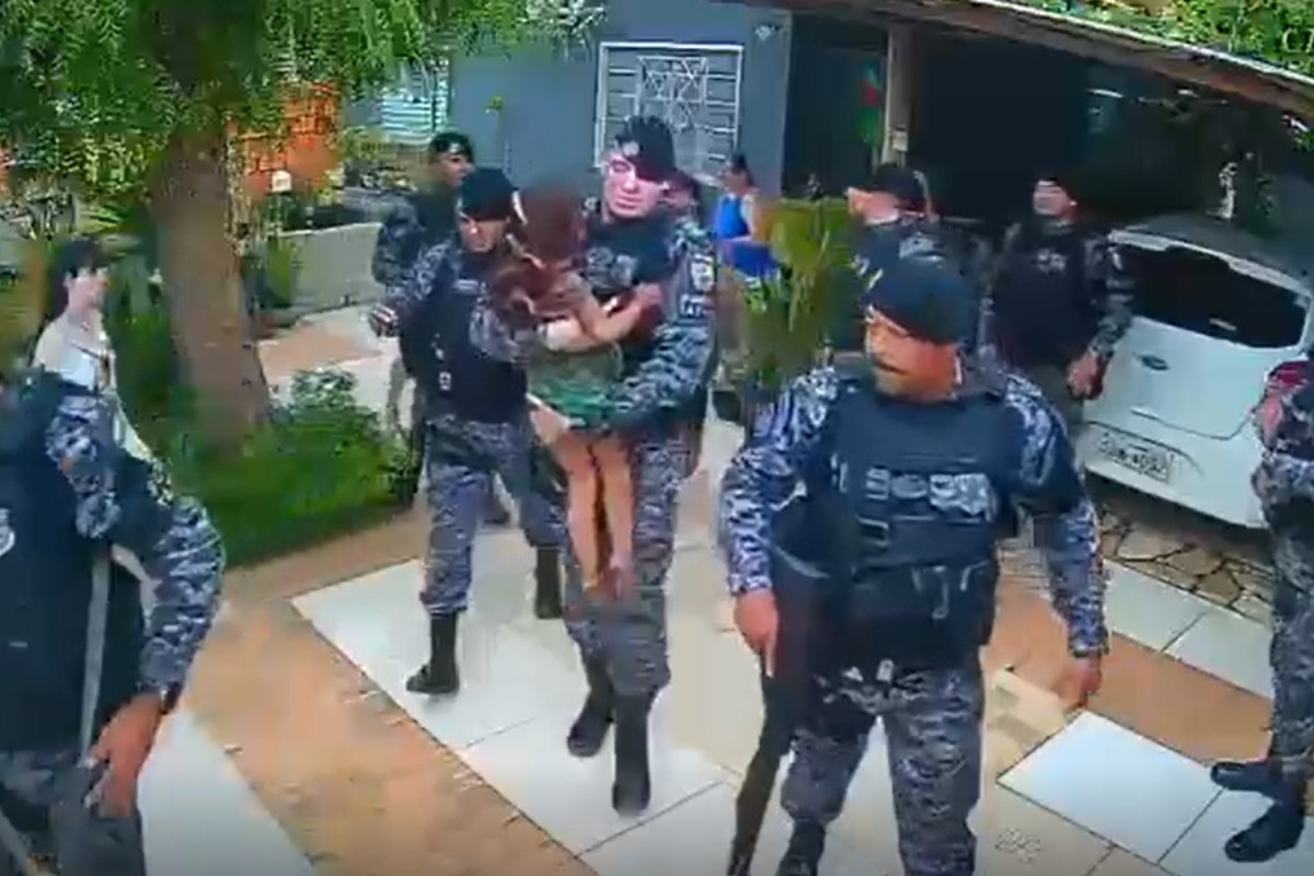 Menina de 5 anos e a avó são resgatadas pela PM após ataque de cães em MT; animal foi abatido