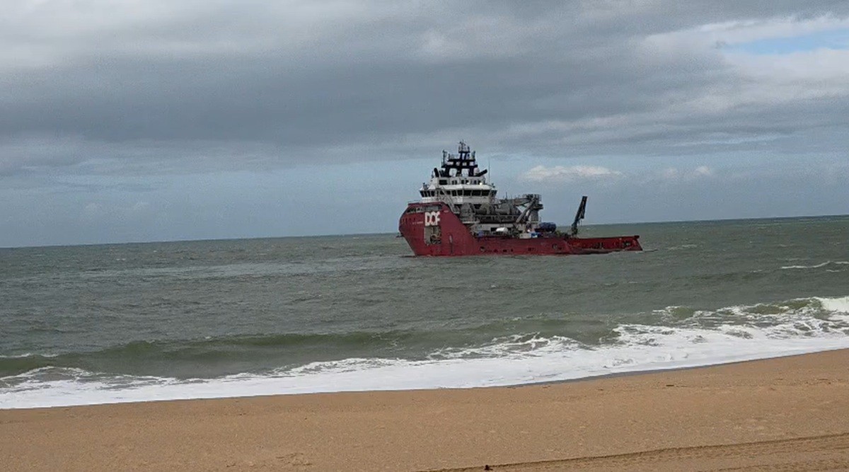 Company begins new stage to remove Skandi Amazonas ship stranded on Macaé beach