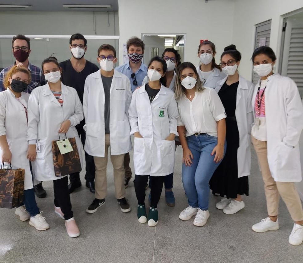 Equipe do Laboratório de Cannabis Medicinal e Ciência Psicodélica (LCP), na Unila — Foto: LCP