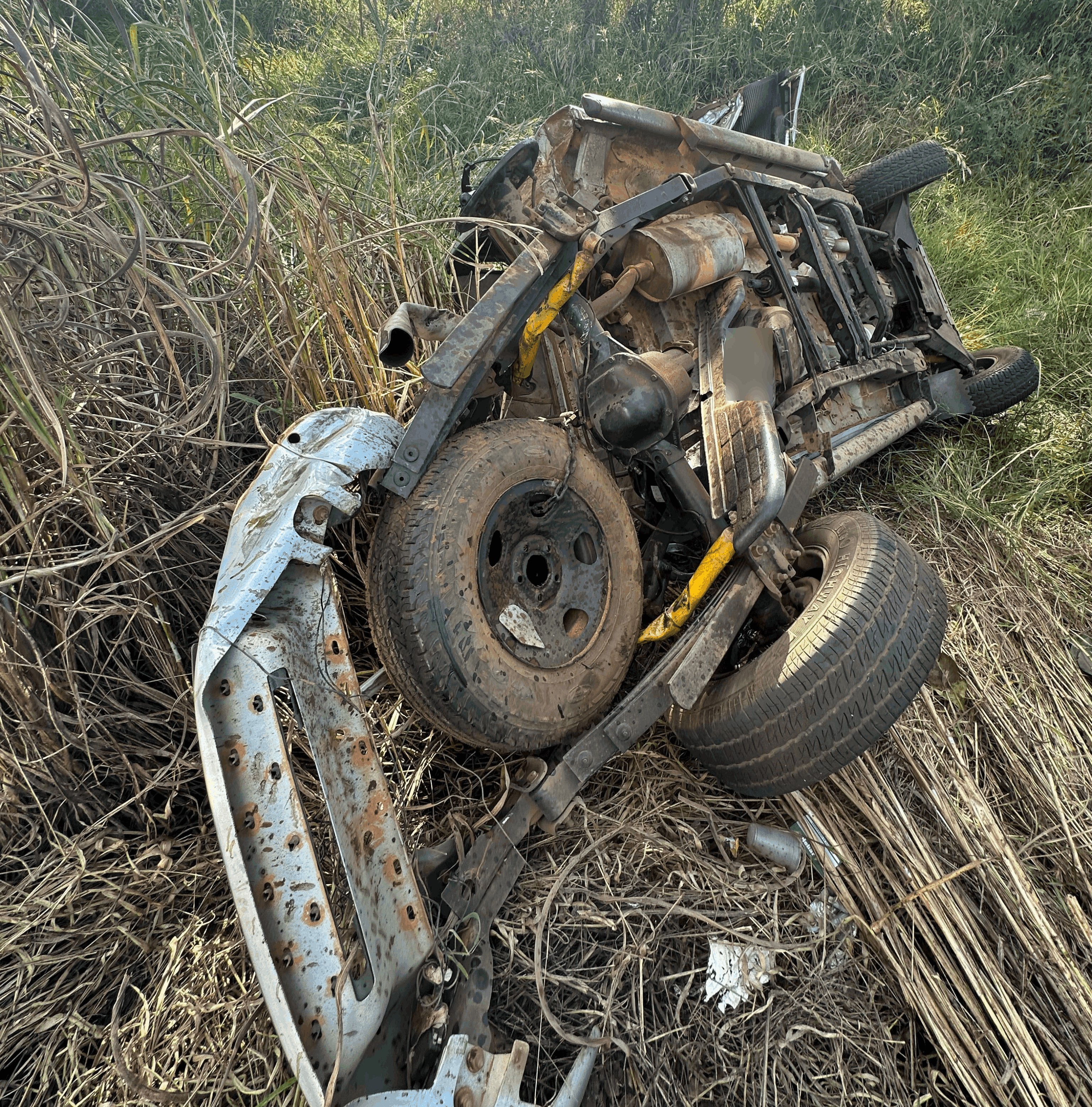 Bebê para embaixo de carreta e sai ilesa após ser arremessada de caminhonete durante acidente em rodovia mineira