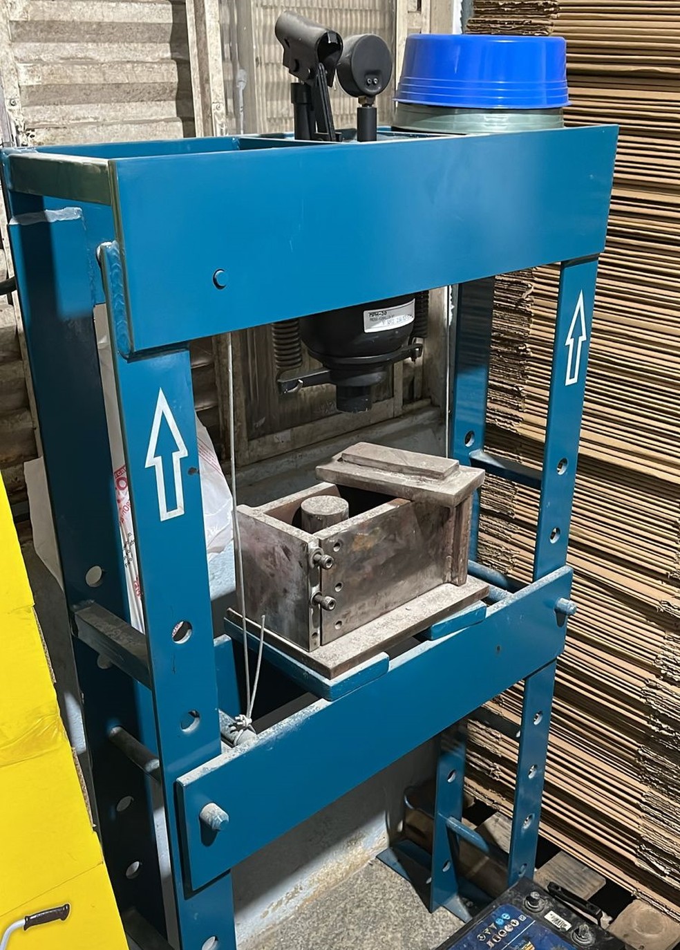 Foram encontrados ainda itens usados em um laboratório para adulteração de cocaína — Foto: Cedida