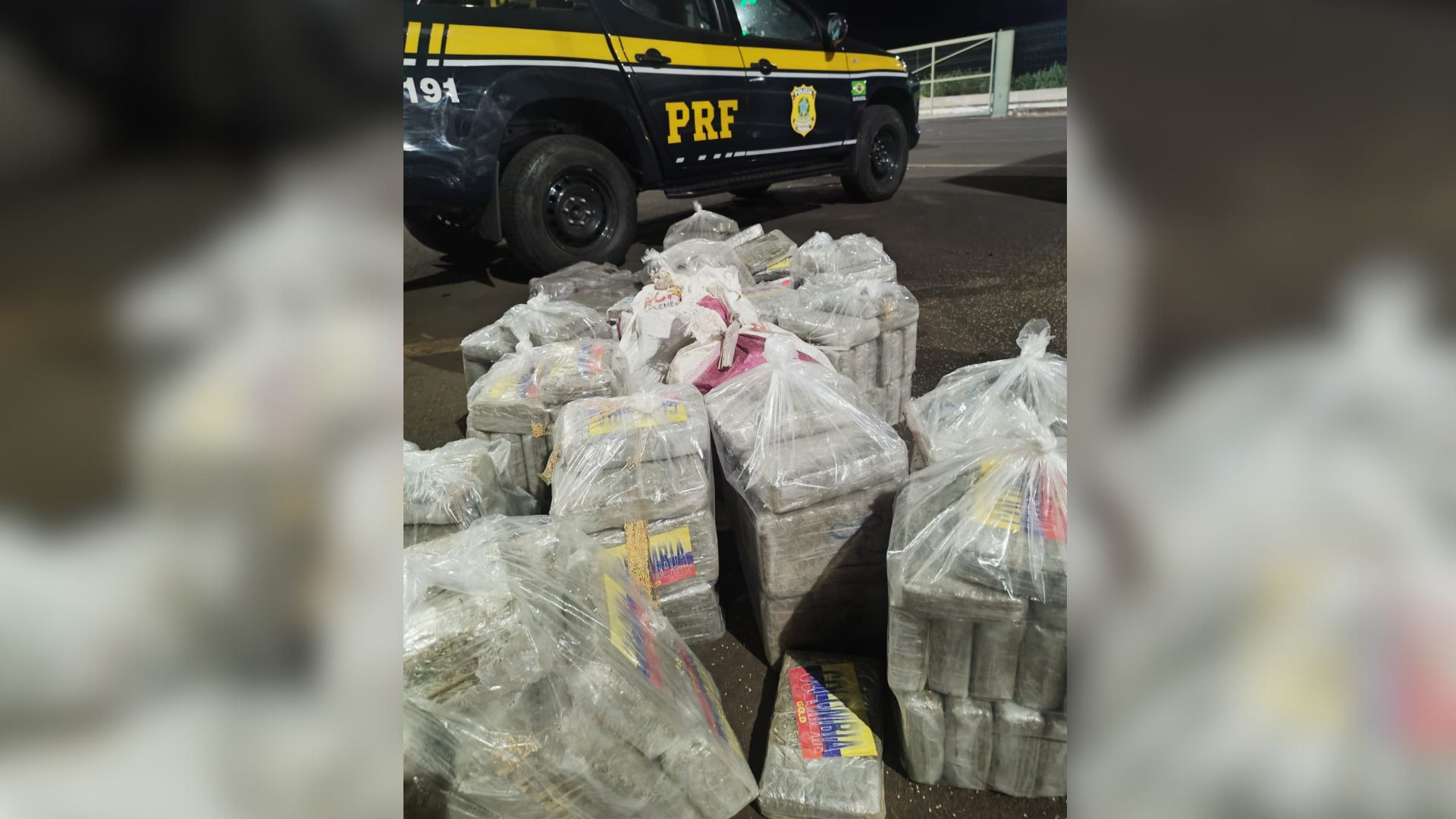 VÍDEO: Mais de 320 kg de maconha são encontrados em carga de farelo de milho na BR-262 em Uberaba 