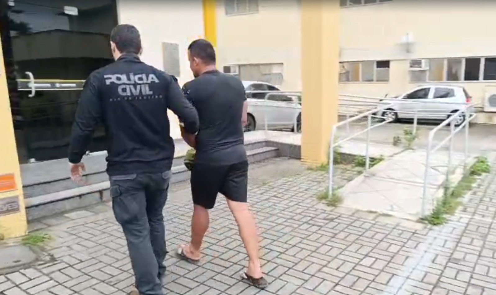 Ataque a tiros em Magé: suspeito de matar dois é preso pela DHBF | G1