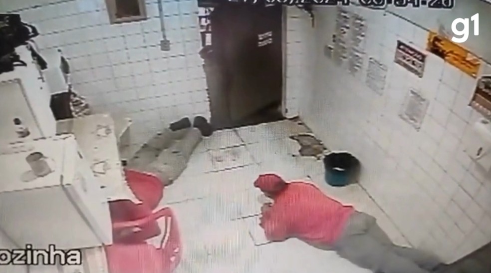 Assaltante armado rouba posto de gasolina e leva R$ 12 mil em Barbacena — Foto: Divulgação