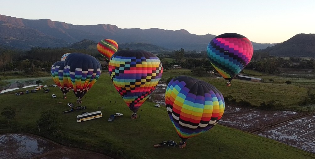 'Capital dos Cânions' em SC bate recorde do maior número de voos de balão com mais de 120 viagens