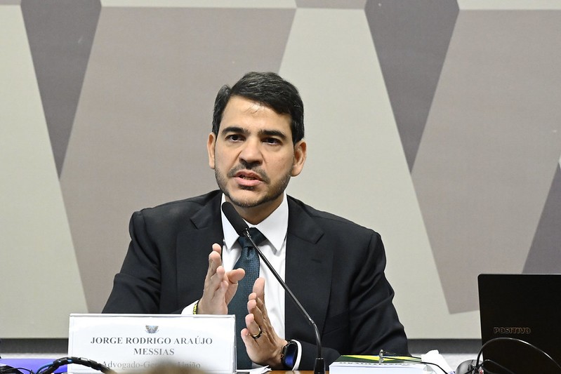 Messias se encontra com Lula após ter nome rejeitado no Senado