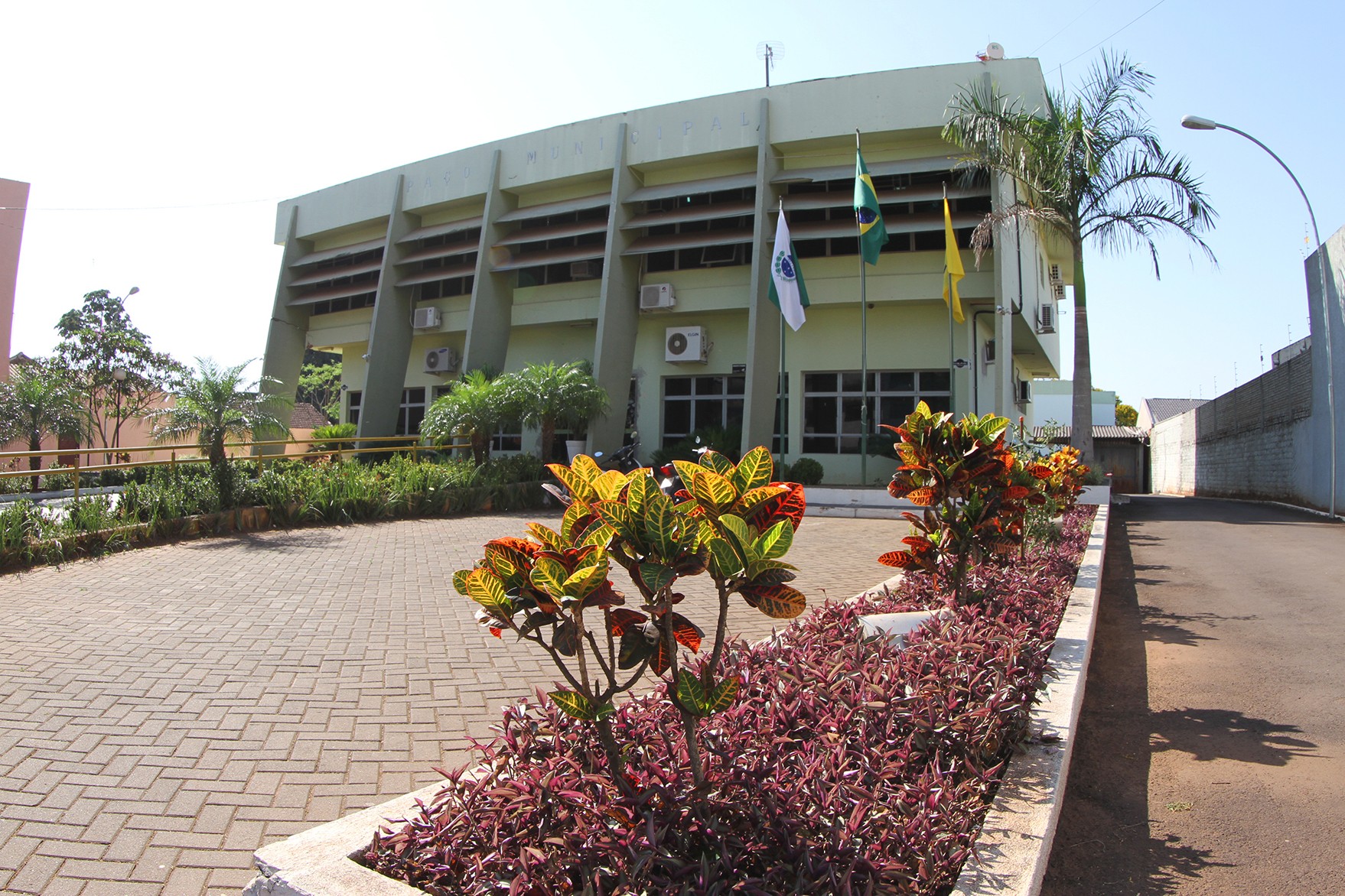 Prefeitura de Terra Roxa abre concurso com salários de até R$ 23 mil; veja como se inscrever