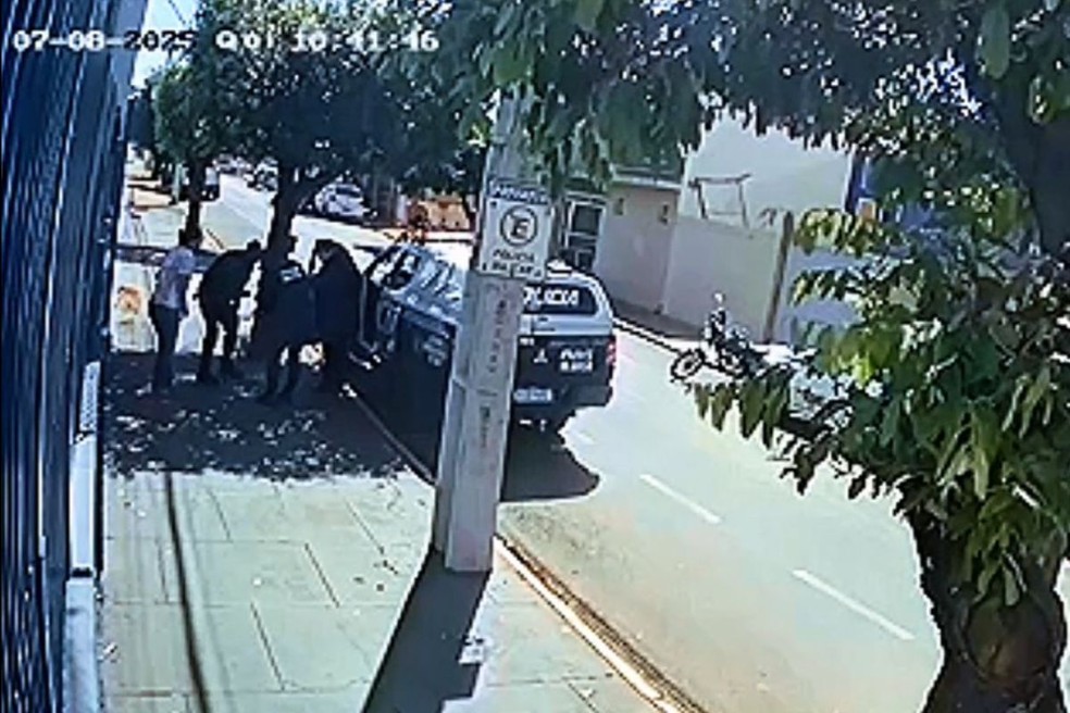 Bebê foi salvo pelos policiais em Aparecida do Taboado (MS). — Foto: PMMS