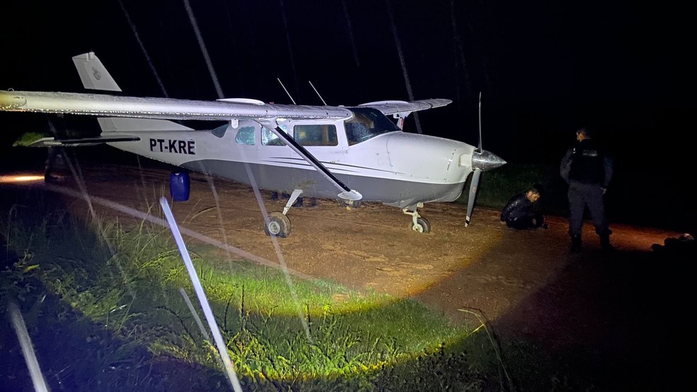Avião com mais de meia tonelada de cocaína é apreendido pela PM após pouso forçado no interior do MA — Foto: SSP-MA