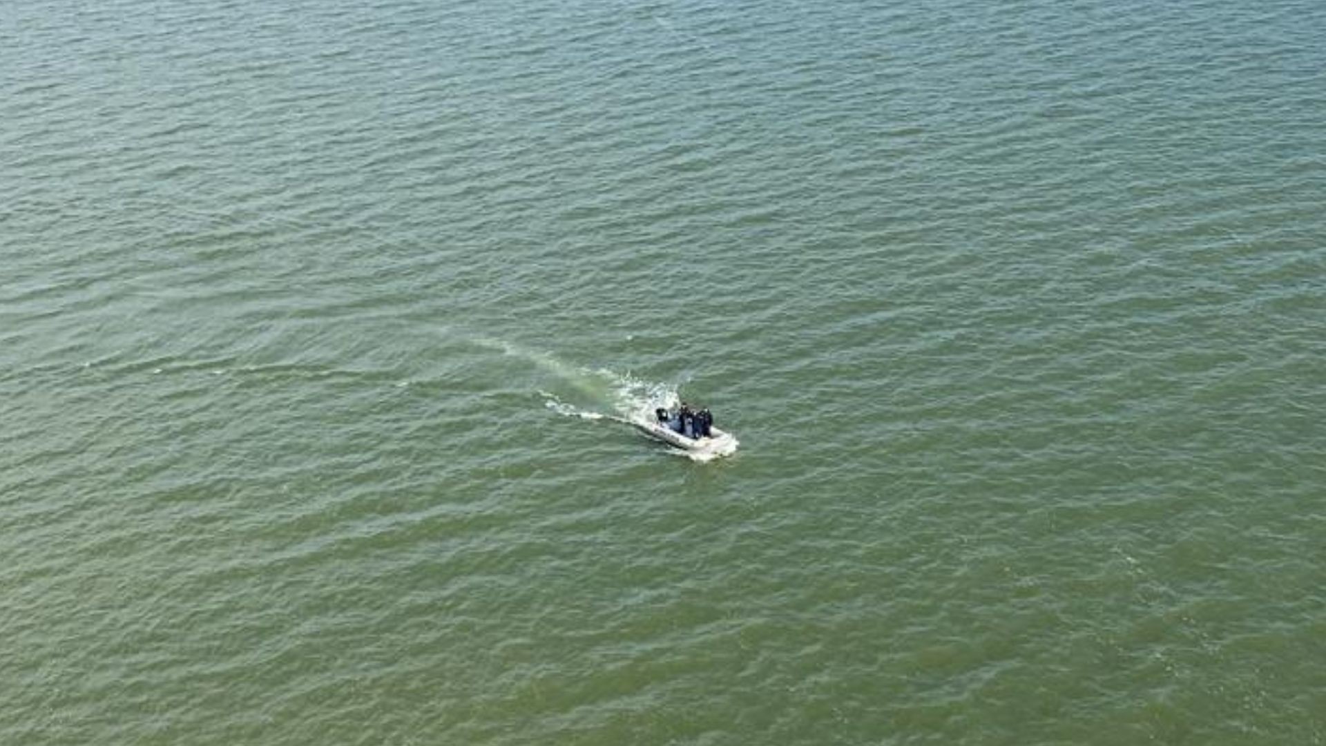 Buscas a desaparecidos após naufrágio no RS chegam a quarto dia; Marinha usa lancha e helicóptero
