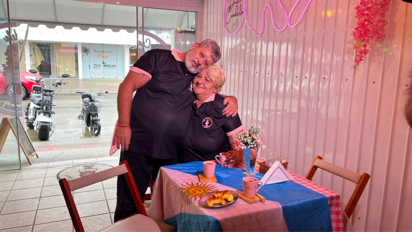 Casal argentino que trocou carreira policial pela praia em SC vive tensão por última Copa de Messi: 'não há igual'