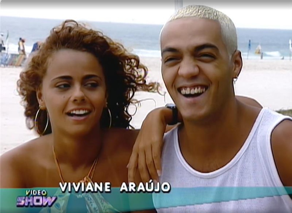 Foto antiga de Belo e Viviane chama a atenção em cena de ‘Três Graças’ — Foto: Globo