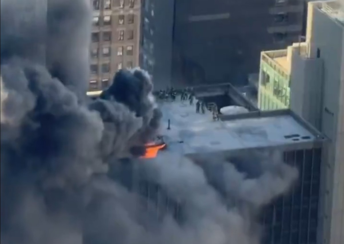 Incêndio atinge prédio em Nova York próximo à rua da Parada de Saint Patrick