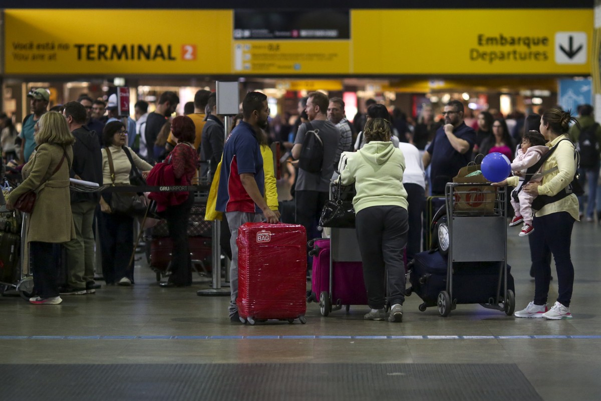 Novas regras para punição a passageiro indisciplinado em voos e aeroportos devem ser publicadas no 1º semestre de 2024