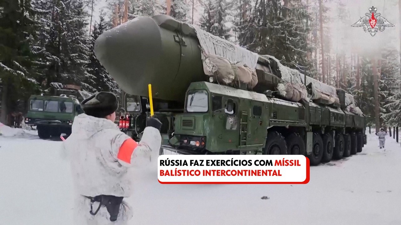 VÍDEO: Rússia faz exercícios militares com míssil nuclear intercontinental