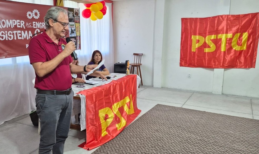 Guilherme Fonseca em discurso durante lan&ccedil;amento da candidatura ao governo de Pernambuco pelo PSTU &mdash; Foto: Rafael Souza/g1