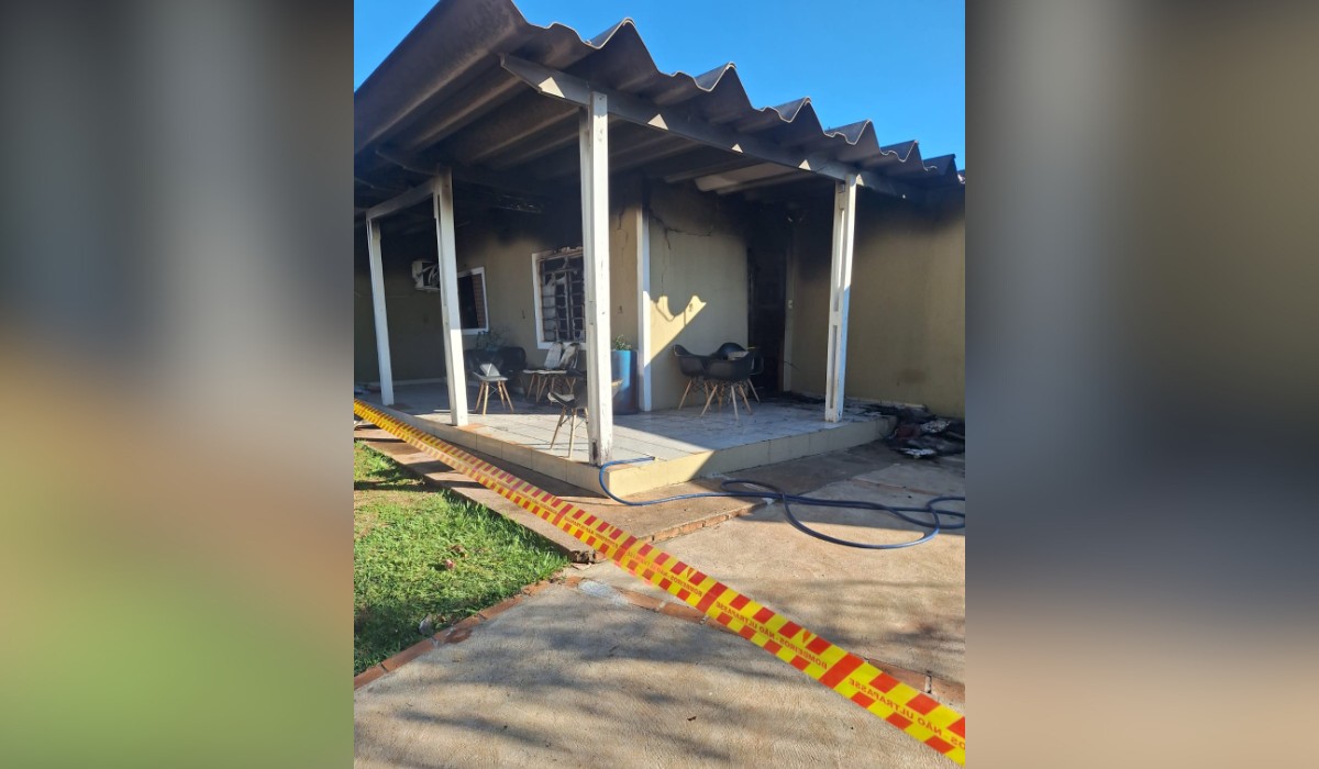 Incêndio interdita casa e deixa família desalojada em Martinópolis