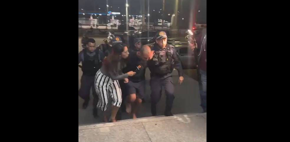 Pai suspeito de matar o filho foi encontrado escondido em área de mata em Manaus e parecia estar acampado no local. — Foto: Reprodução/Redes Sociais