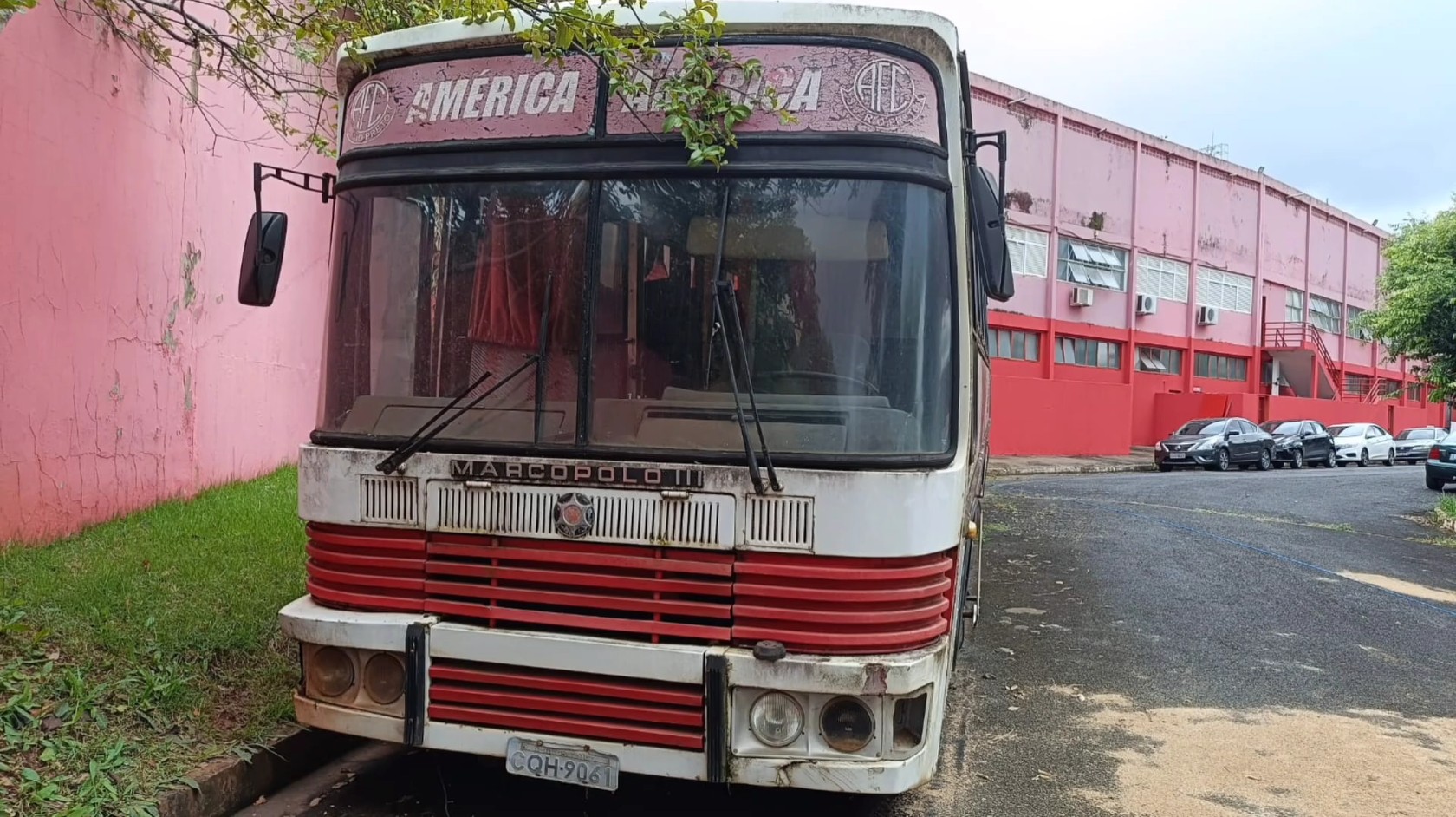 Ônibus que transportava jogadores de futebol do América-SP é vendido e será restaurado 
