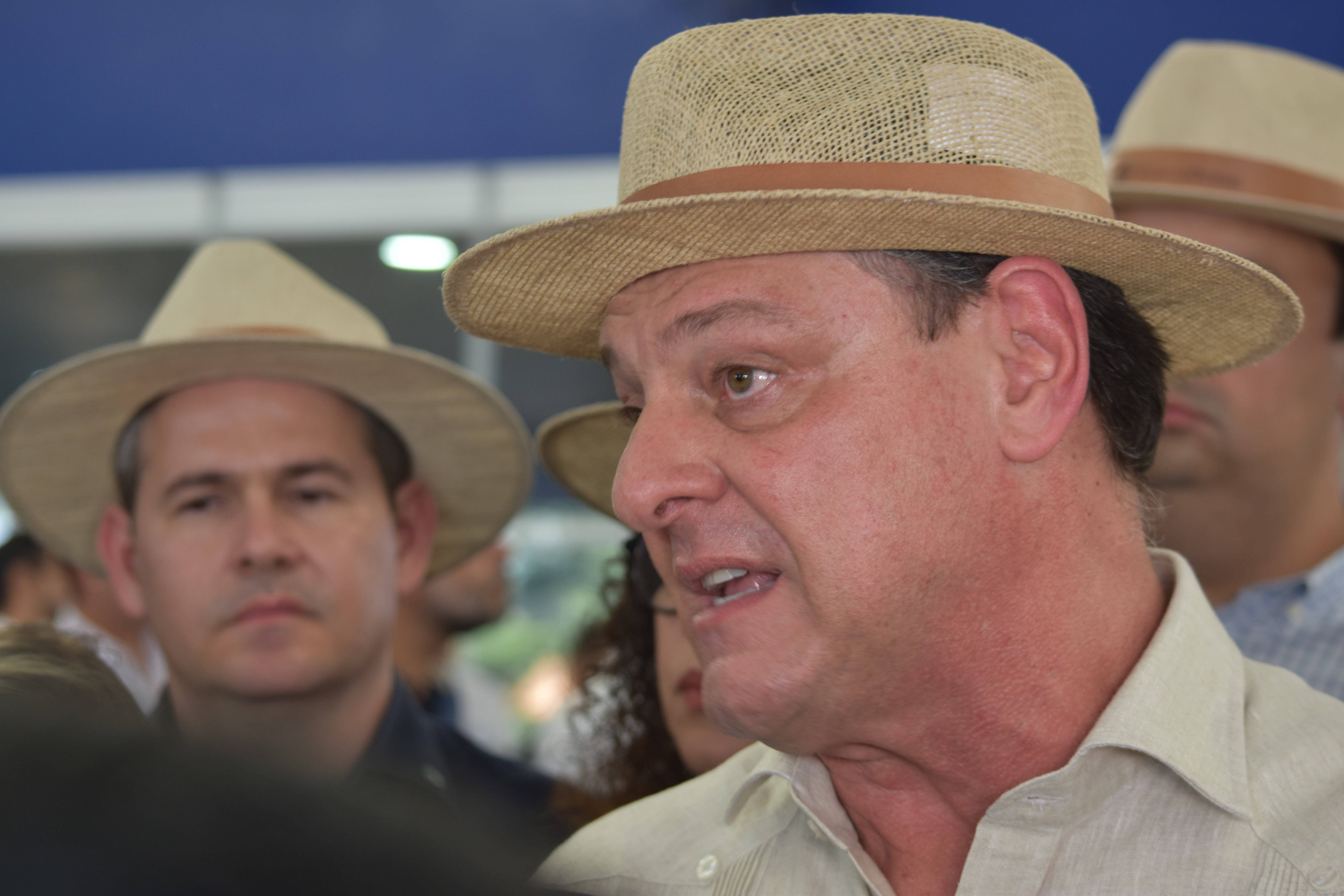 Após casos, ministro da Agricultura diz que sistema sanitário do Brasil é seguro e retardou chegada da gripe aviária