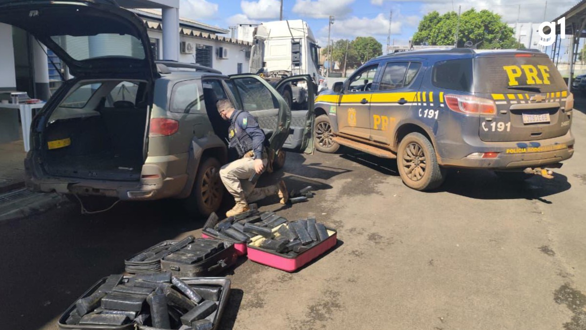 VÍDEO: Mulher pula de carro em movimento durante perseguição que terminou com apreensão de 100 kg de maconha no RS
