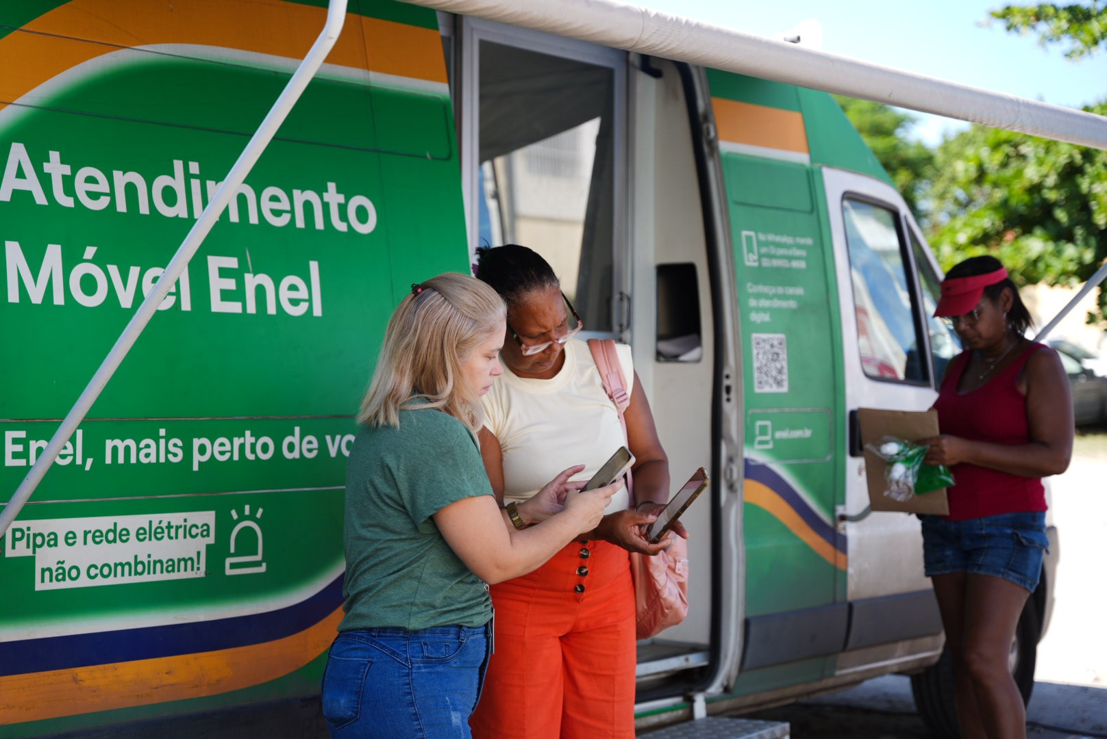 Enel promove programa de combate ao furto de energia e sorteio de geladeiras em Macaé