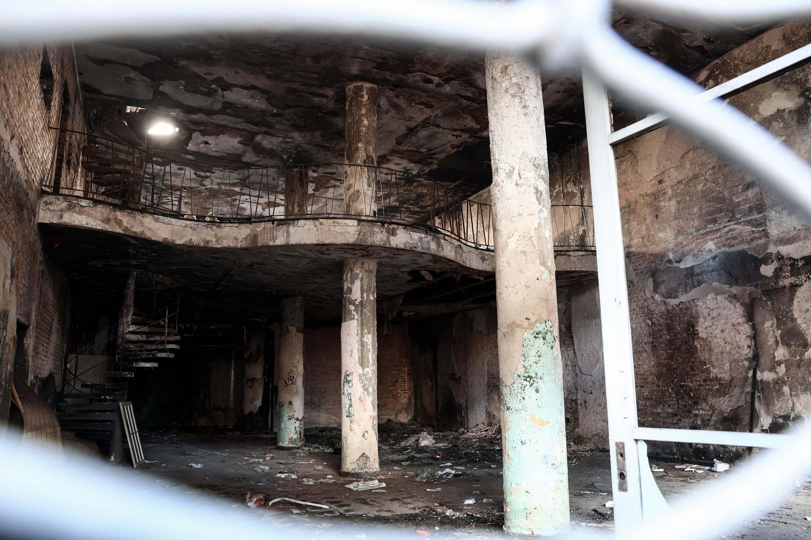 Por que incêndio que matou 11 pessoas em pousada ainda não foi para Justiça? Tragédia completa 2 anos em Porto Alegre