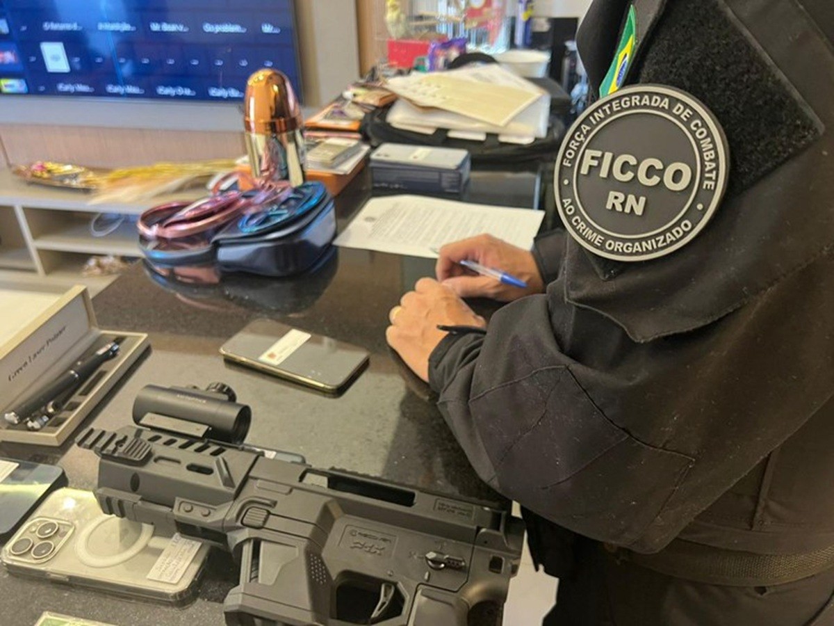 Advogada é presa em flagrante em operação que apura envolvimento de organização criminosa em 11 homicídios, tráfico de drogas e lavagem de dinheiro