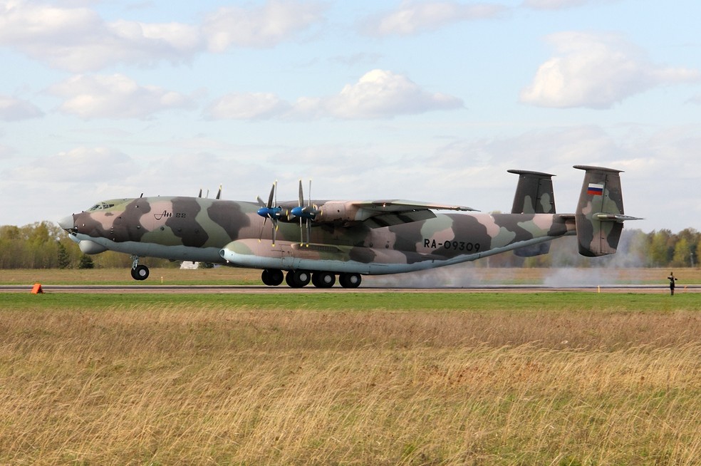 Avião russo An-22. Foto de 2012. — Foto: Igor Dvurekov, CC BY-SA 3.0, via Wikimedia Commons