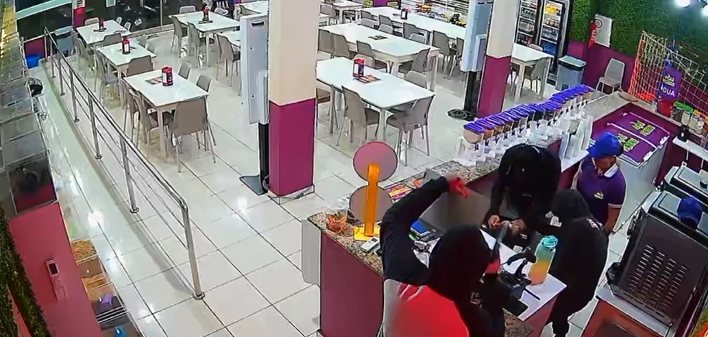 Grupo armado assalta funcionários e clientes de lanchonete na Zona Centro-Oeste de Manaus