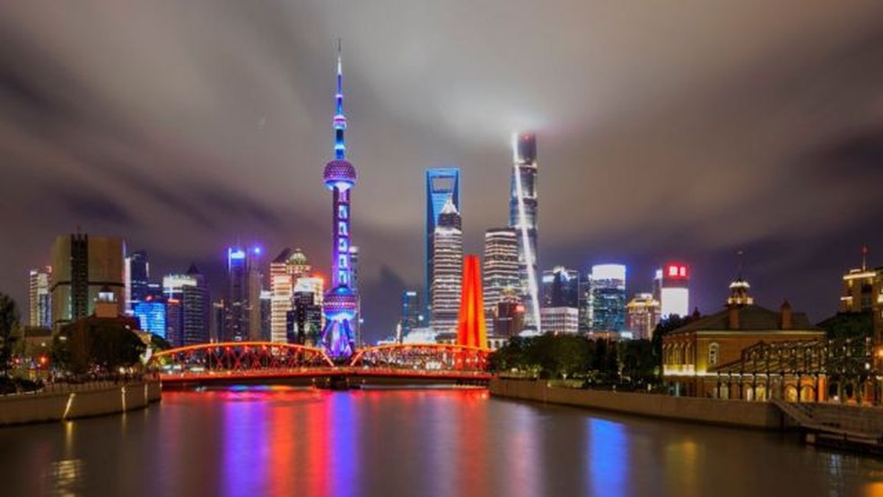 Icônicas luzes de Xangai se apagarão por duas noites para racionar energia — Foto: Getty Images