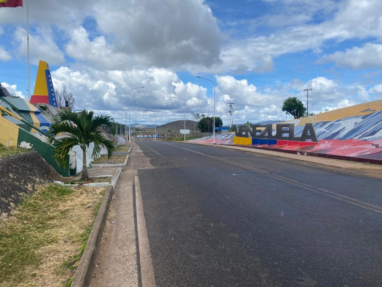 Fronteira da Venezuela com o Brasil é reaberta