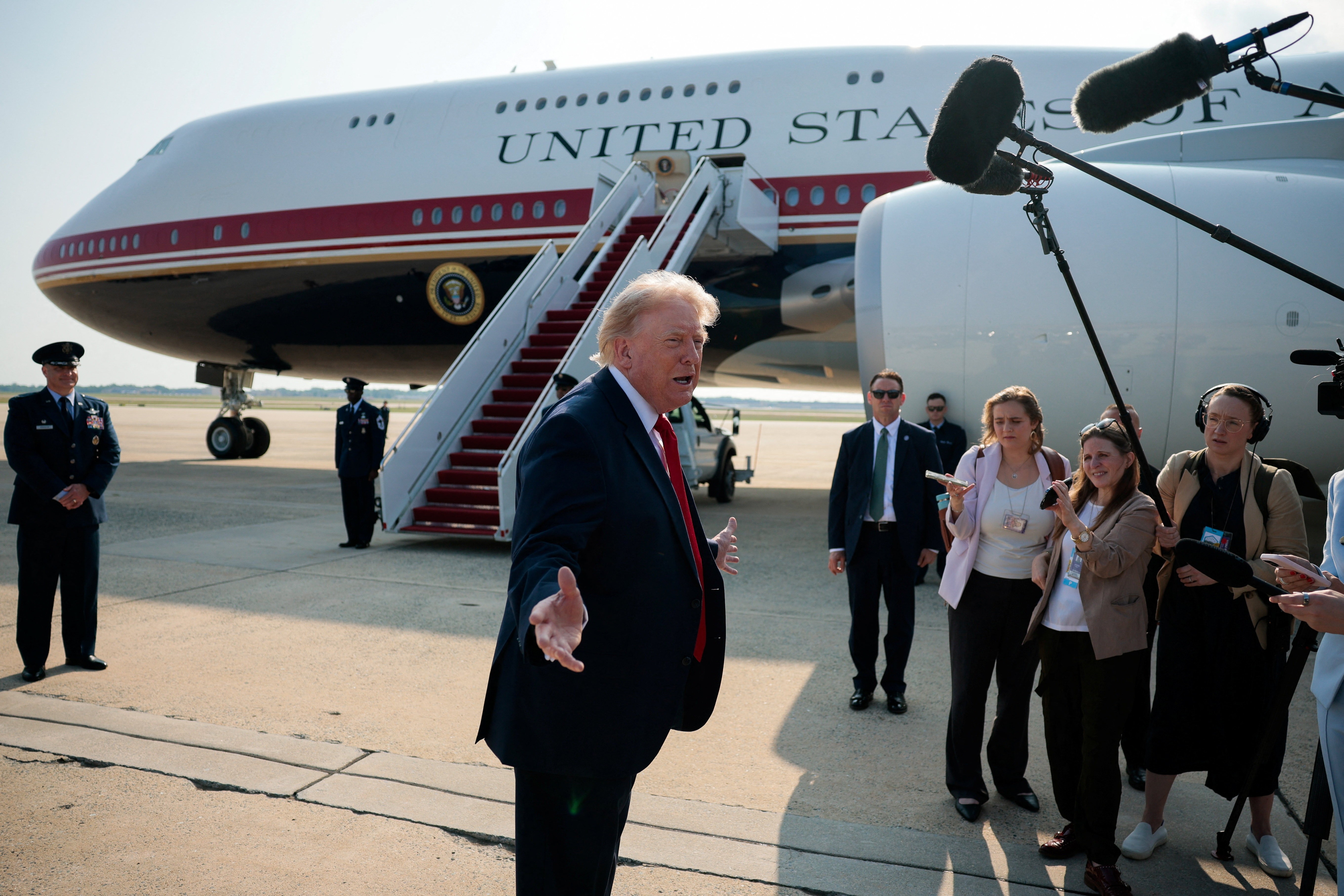 Trump faz primeiro voo em novo Air Force One de US$ 400 milhões doado pelo Catar