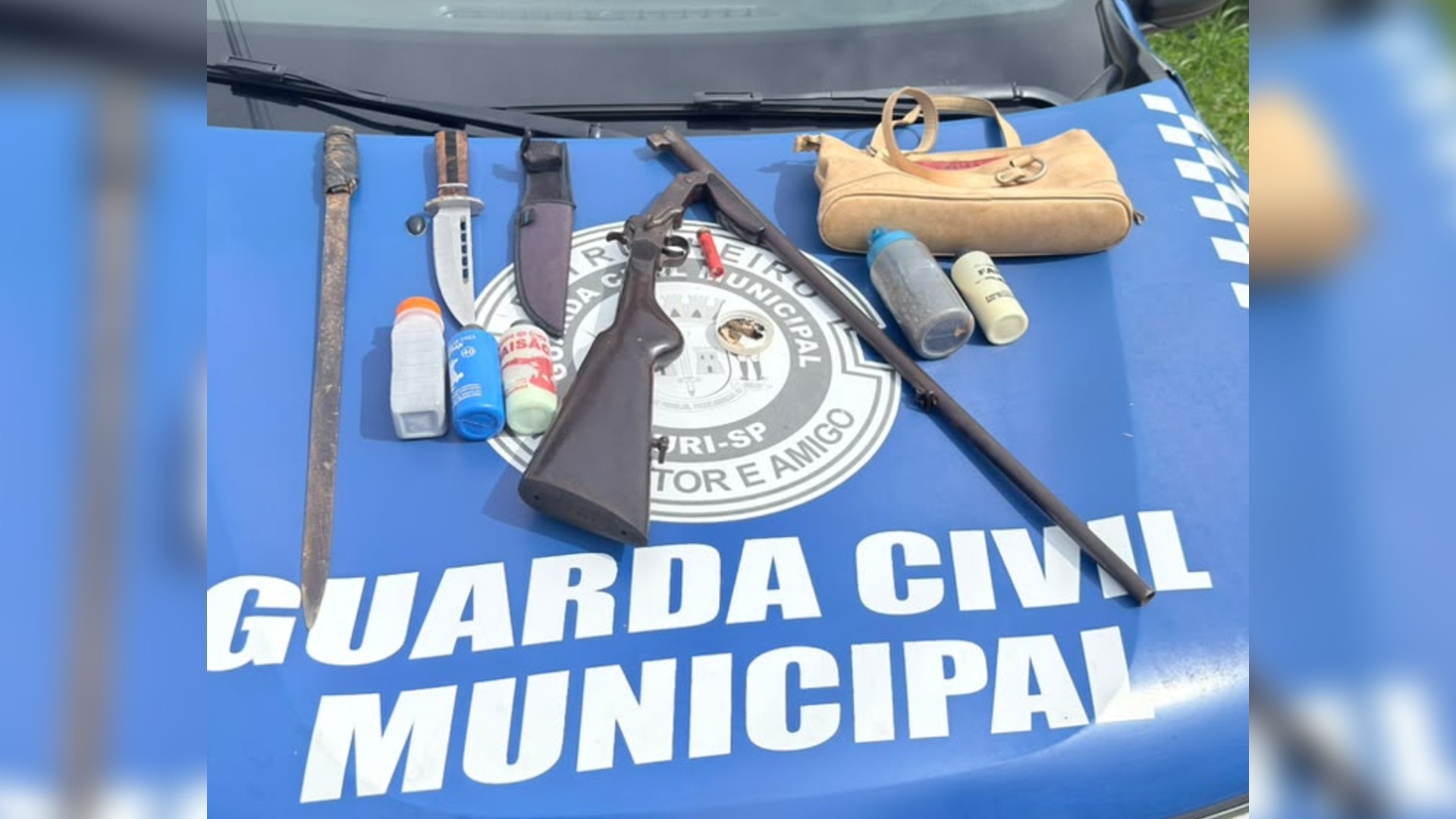 GCM prende suspeito de agredir companheira e apreende espingarda dentro de casa em Buri