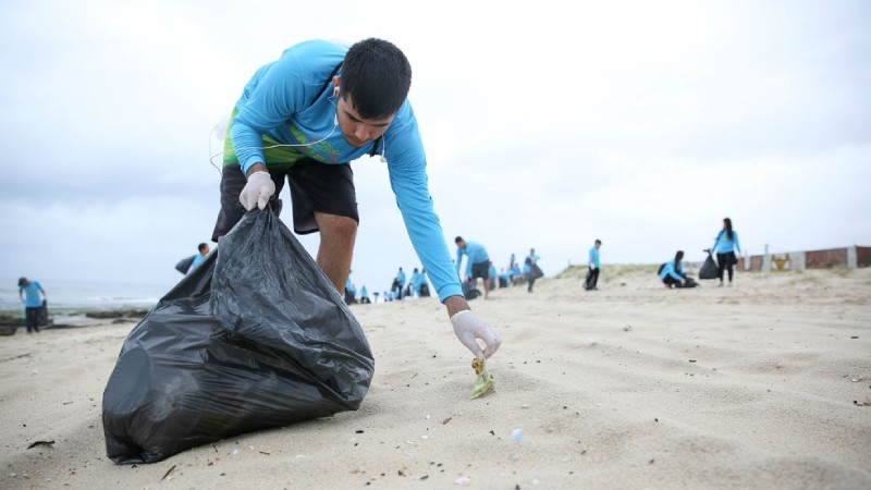 Unifor realiza mais uma edição do projeto Praia linda, Praia Limpa