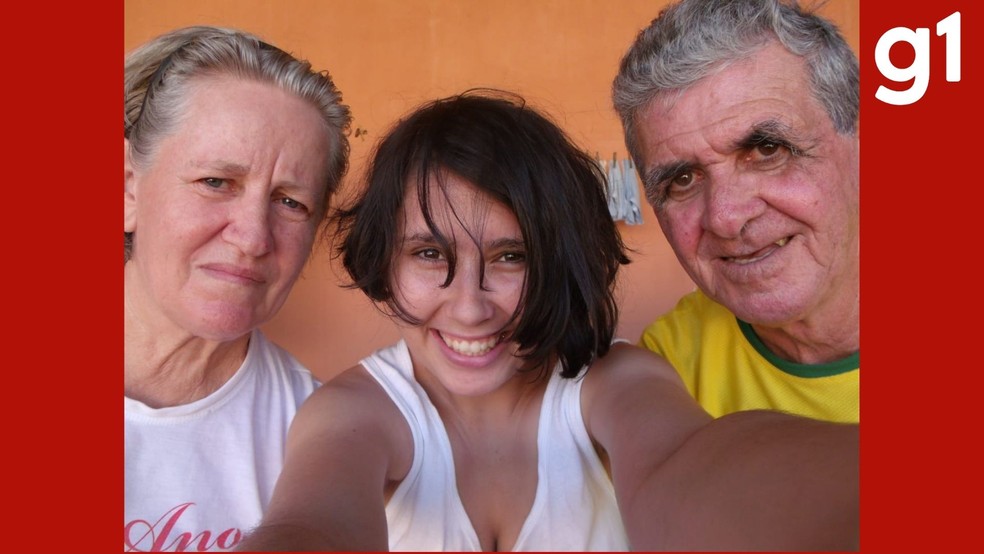 Aline Katsch com os pais adotivos, Celita Katsch Müller e Eugênio Müller — Foto: Reprodução