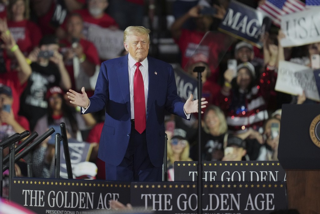 'Nossa era dourada está só começando', diz Trump no discurso de 100 dias de governo