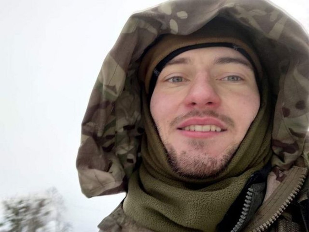 Andrii trabalhava como consultor financeiro antes da guerra e gostava de cantar na igreja, mas após a invasão russa, ele se ofereceu para lutar — Foto: Gentileza A. Smolenska/ BBC