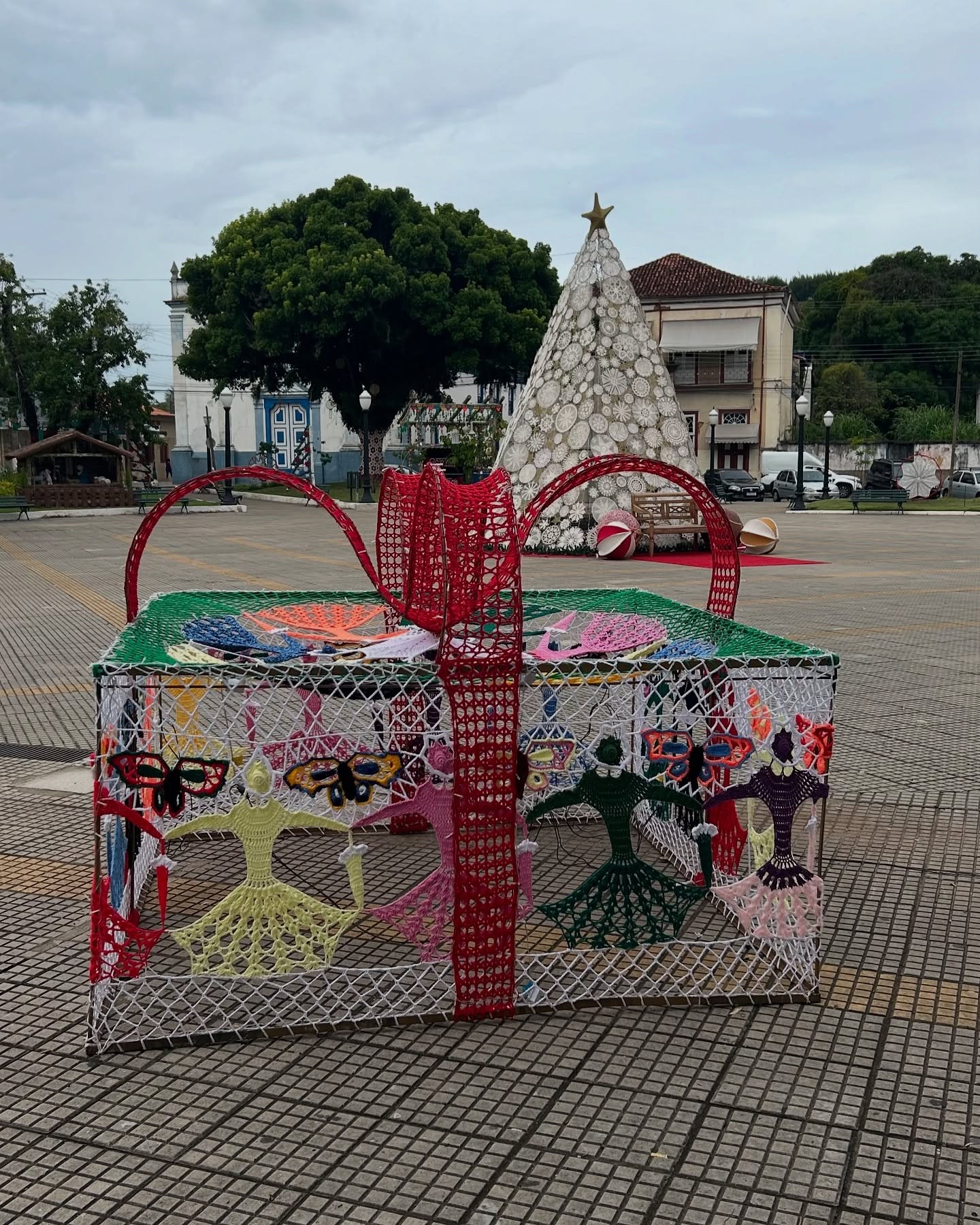 Capital do crochê de barbante, Bananal exibe tradicional decoração de Natal artesanal com quase 1 tonelada de fios